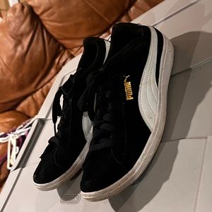 Women’s Puma Suede Sneakers